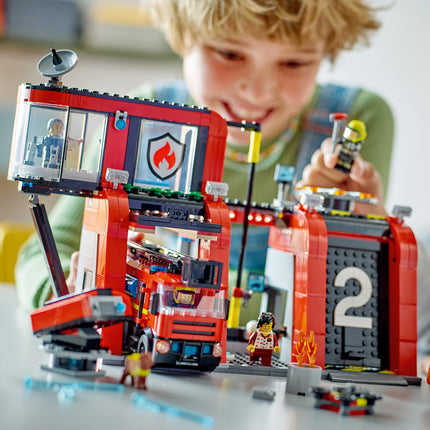 LEGO® City - Tűzoltóállomás és tűzoltóautó (60414)