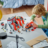 LEGO® City - Vatrogasna stanica s vatrogasnim vozilom (60414)