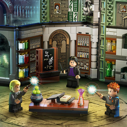 LEGO® Harry Potter™ - Roxfort™ pillanatai: Bájitaltan óra (76383)