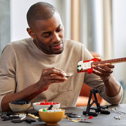 LEGO® Ideas - Fender® Stratocaster™ (21329)