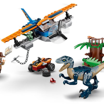 LEGO® Jurassic World - Velociraptor: Kétfedelű Repülőgépes mentőakció (75942)