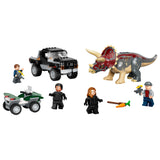 LEGO® Jurassic World - Triceratops támadása a teherautó ellen (76950)
