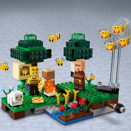 LEGO® Minecraft® - A méhfarm (21165)