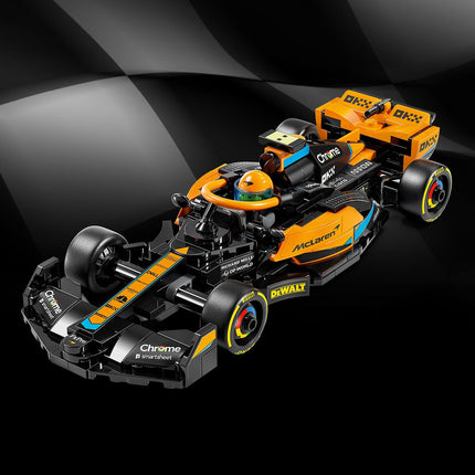 Trkački automobil McLaren Formula 1 iz 2023.