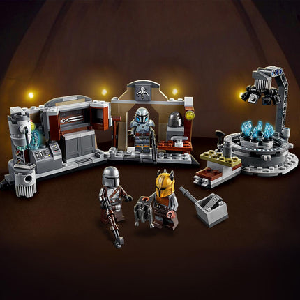 LEGO® Star Wars™ - A Fegyverkovács mandalóri™ műhelye (75319)