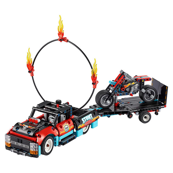 LEGO® Technic - Kaszkadőr teherautó és motor (42106)