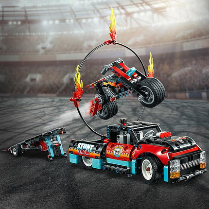 LEGO® Technic - Kaszkadőr teherautó és motor (42106)