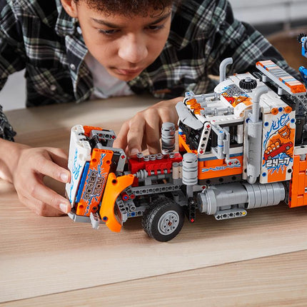 LEGO® Technic - Nagy terherbírású vontató (42128)