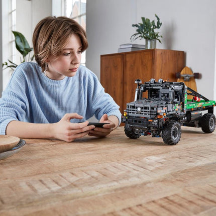 LEGO® Technic - 4x4 Mercedes-Benz Zetros verseny teherautó (42129)