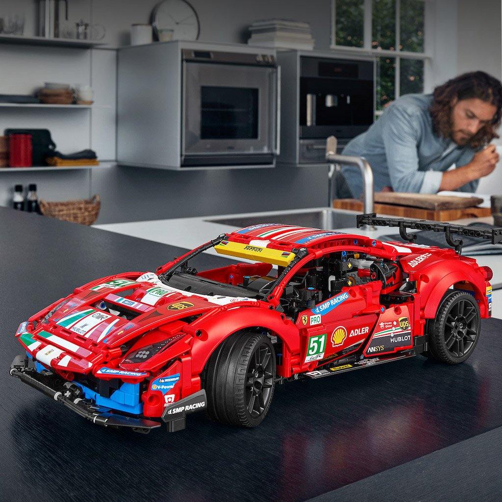 LEGO® Technic™ Ferrari 488 GTE “AF Corse #51” - LEGO® Store Srbija