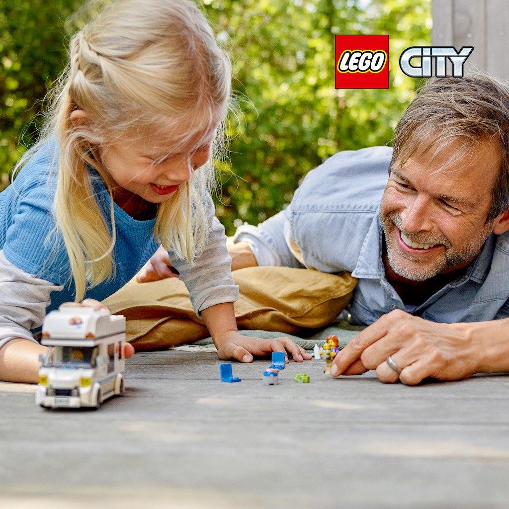 LEGO® City Kamperski kombi - LEGO® Store Srbija