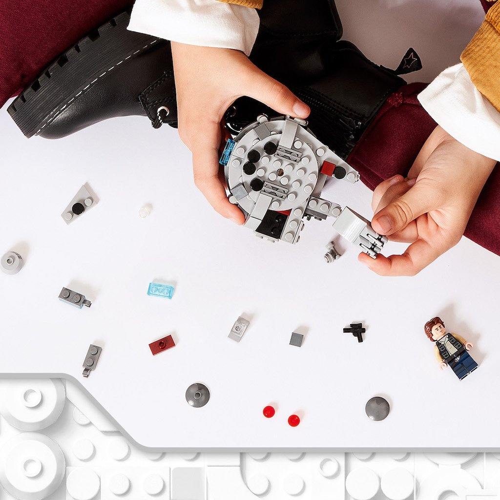 LEGO® Star Wars™ Millennium Falcon™ Mikroborac - LEGO® Store Srbija